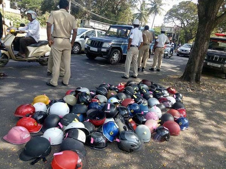 Helm cetok di India. Foto: Istimewa Helm cetok di India. Foto: Istimewa