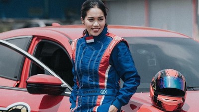 Foto: Bukan Hanya Balapan, Alexandra Asmasoebrata Juga Suka Angkat Beban