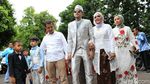 Gaya Rifky Balweel Berkacamata Hitam saat Tiba di Lokasi Pernikahan