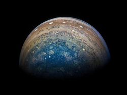 Melihat Si Planet Gas Raksasa dari Jarak Dekat