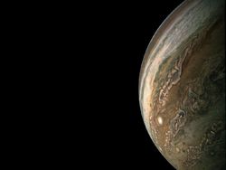 Melihat Si Planet Gas Raksasa dari Jarak Dekat