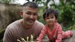 Lucu Parah! Baby Sal, Anak Rio Dewanto dan Atiqah Hasiholan Sunbathing di Bali