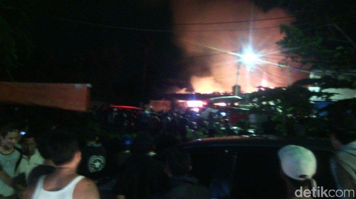 Kebakaran Landa Permukiman Padat di Kemayoran