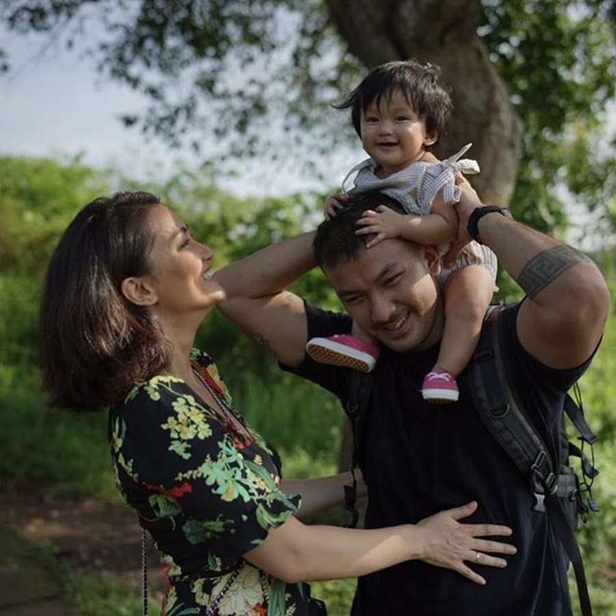 Lucu Parah Baby Sal Anak Rio Dewanto Dan Atiqah Hasiholan