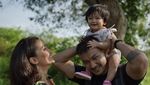 Lucu Parah! Baby Sal, Anak Rio Dewanto dan Atiqah Hasiholan Sunbathing di Bali