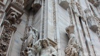 Foto: Katedral ini adalah gagasan dari Uskup Agung Antonio da Saluzzo pada tahun 1386. Lokasinya berada di Piazza del Duomo, Milan, Italia. (Erwin/detikTravel)