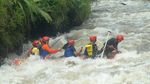 Foto: Mesti Coba, Rafting Seru Sungai Bogowonto di Purworejo