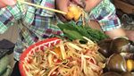 Pamer Foto Bareng Makanan, Pria Tampan Ini Bikin Netizen Gagal Fokus