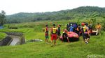 Foto: Mesti Coba, Rafting Seru Sungai Bogowonto di Purworejo