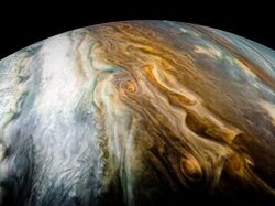 Melihat Si Planet Gas Raksasa dari Jarak Dekat
