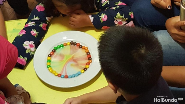 Mumpung Libur Yuk Bikin Percobaan Membuat Pelangi Bareng Anak