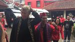 Diumumkan Jadi Cagub Jabar, TB Hasanuddin Berbaju Adat Sunda