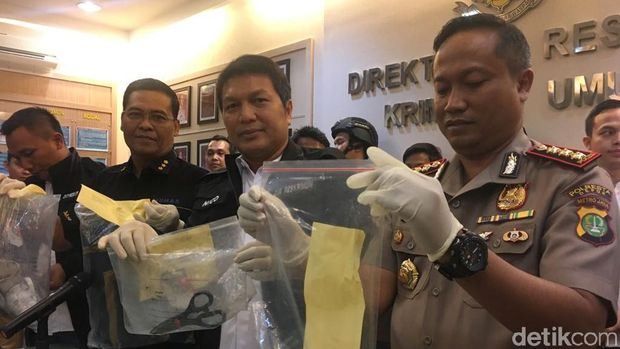 Barang bukti pembunuhan arsitek Feri.