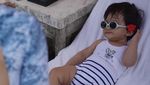 Lucu Parah! Baby Sal, Anak Rio Dewanto dan Atiqah Hasiholan Sunbathing di Bali