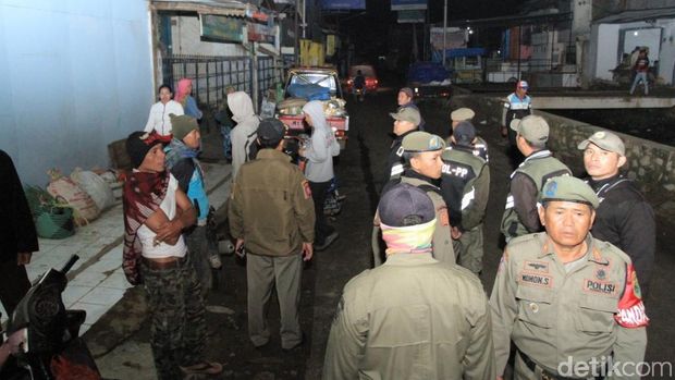 Ratusan Lapak PKL Pasar Subuh di Majalaya Bandung Ditertibkan