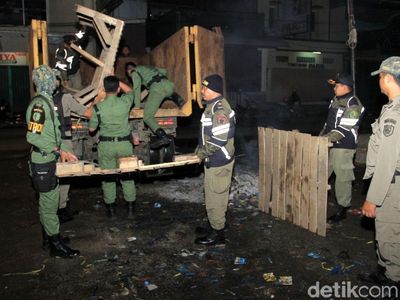 Foto: Penertiban PKL Pasar Subuh di Majalaya Bandung