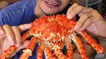 Pamer Foto Bareng Makanan, Pria Tampan Ini Bikin Netizen Gagal Fokus