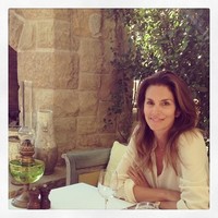 Supermodel dunia Cindy Crawford memamerkan wajah tanpa makeupnya yang tetap terlihat menawan di usianya kini 51 tahun. Foto: Instagram