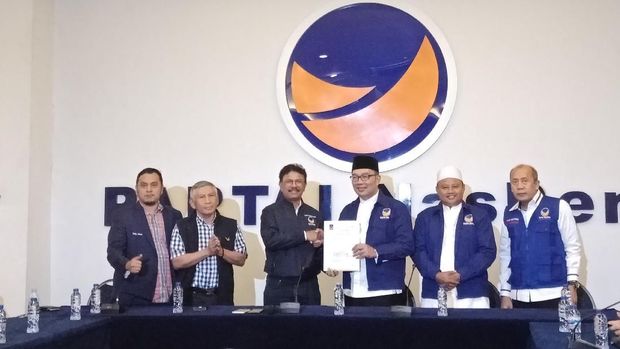 NasDem Serahkan SK Cagub ke Ridwan Kamil dan Ganjar Pranowo