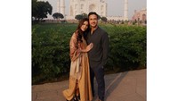 Disebutkan oleh Raisa, kalau Taj Mahal merupakan satu-satunya monumen yang dibangun atas nama cinta. Satu-satunya bangunan atau monumen yang tidak dibangun atas nama agama, kekuasaan atau politik, tapi atas nama cinta, tulis Raisa dalam bahasa Inggris (Dok. Instagram/raisa6690)