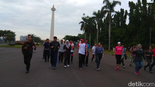 Usai Jalan Pagi di Monas, Rini dan Sandi Sarapan Bubur di Pecenongan
