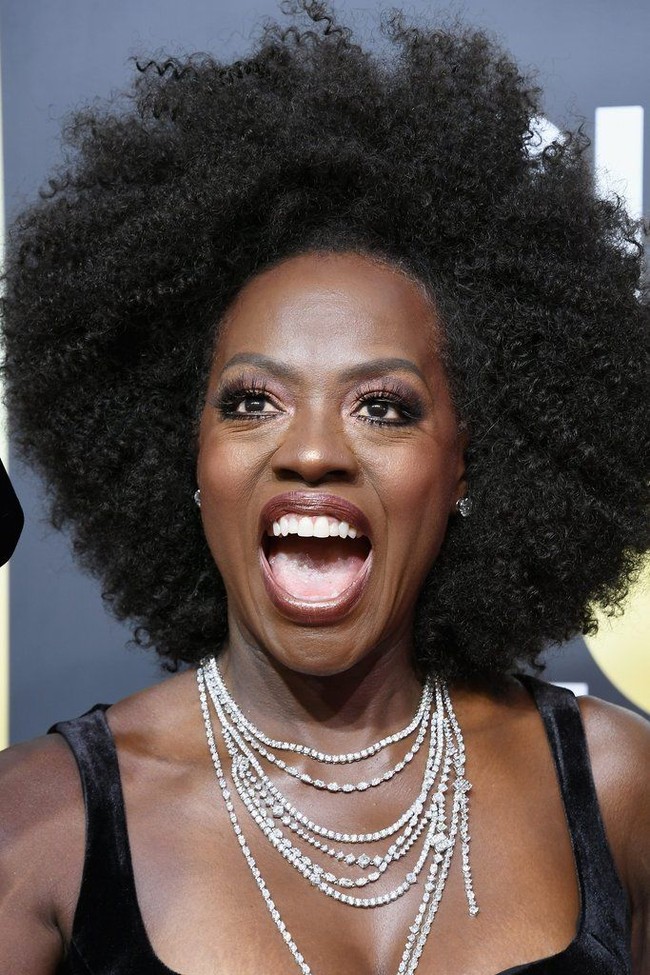Viola Davis telah membintangi lebih dari 75 film, tapi tak juga mendapatkan peran utama. Semuanya berubah ketika membintangi drama ‘The Help’ pada 2011. Film tersebut rilis beberapa hari sebelum usianya genap 46 tahun. Berkat perannya itu, ia masuk nominasi Oscar untuk kategori Pemeran Utama Wanita Terbaik. Foto: Getty Images