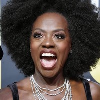 Viola Davis telah membintangi lebih dari 75 film, tapi tak juga mendapatkan peran utama. Semuanya berubah ketika membintangi drama ‘The Help’ pada 2011. Film tersebut rilis beberapa hari sebelum usianya genap 46 tahun. Berkat perannya itu, ia masuk nominasi Oscar untuk kategori Pemeran Utama Wanita Terbaik. Foto: Getty Images