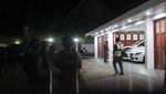 Momen KPK Geledah Rumah Bupati HST Kalsel, Temukan Deretan Mobil Mewah