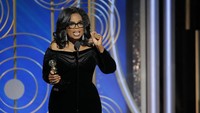Siapa yang tak kenal selebriti terkaya di Amerika 2017 versi majalah Forbes, Oprah Winfrey. Namanya mudah diucap dan ditulis. Tapi saat sedang membeli  kopi di Starbucks, sang barista menanyakan nama dan ejaan namanya! Oprah lantas menyimpulkan kalau ternyata tidak semua orang tahu siapa dia. Foto: Paul Drinkwater/NBCUniversal via Getty Images
