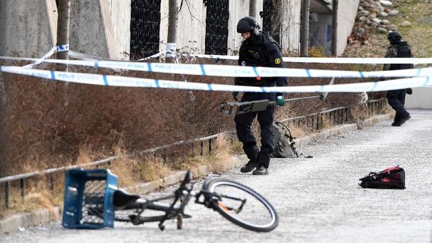 Polisi menyisir lokasi ledakan di Stockholm