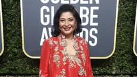 Adapula Zenobia Shroff yang tampil dengan dress merah.  Frazer Harrison/Getty Images/detikFoto.