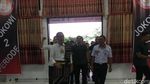 Gaya Jokowi Pakai Busana Adat Pulau Rote
