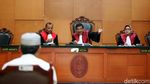 Foto: Pekikan Takbir Jonru di Sidang Dakwaan