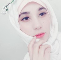 Kim Miso menuliskan di bio Instagram pribadinya kalau ia mengajar bahasa Arab di Korea. Dalam akun YouTube dan beberapa postingan Instagram, Kim Miso sering memakai bahasa Arab di samping menggunakan bahasa Inggris dan Korea. Foto: Dok. Instagram @kimmiso1194