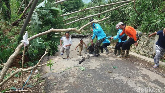 Tanah Bergerak Masih Terjadi di Banjarnegara, Puluhan Warga Mengungsi