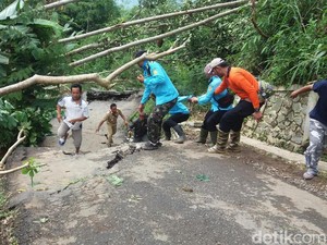 Tanah Bergerak Masih Terjadi di Banjarnegara, Puluhan Warga Mengungsi