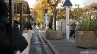 Kereta wisata ini bakal masuk sampai ke dalam jalan-jalan kecil. Benar-benar merasakan suasana kotanya (Afif Farhan/detikTravel)
