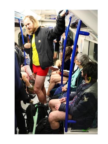 Ada-ada Saja, London Punya Tradisi Hari Tak Pakai Celana di Kereta