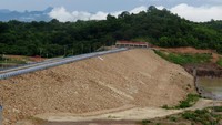 Bendungan Raknamo merupakan satu dari 49 bendungan yang mulai dibangun di era Jokowi. Awal pembangunan bendungan ini juga dilakukan groundbreaking oleh Jokowi.