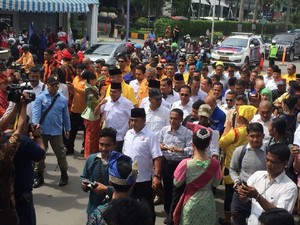 Naik Betor, Edy-Ijeck Daftar ke KPU Sumut
