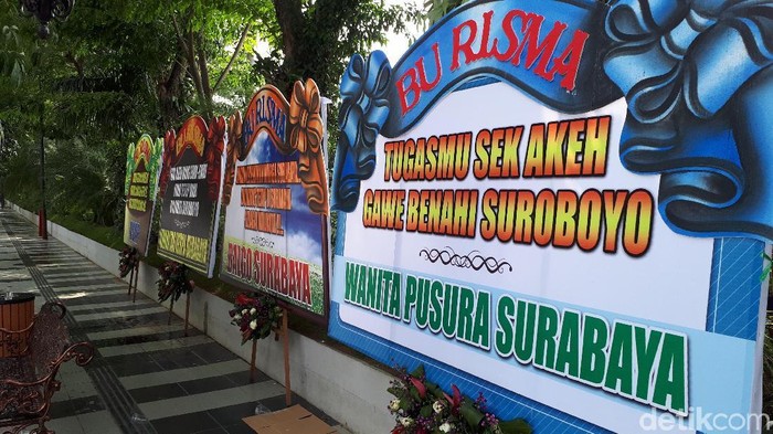 Muncul Karangan Bunga Tolak Cawagub, Ini Respons Risma