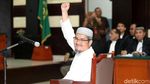 Foto: Pekikan Takbir Jonru di Sidang Dakwaan