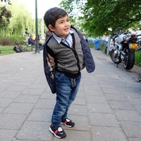 Si ganteng Quenzino Acana Naif, adalah putra dari artis cantik Carissa Putri. Carissa selalu membuat Quenzi yang berusia empat tahun tampil keren seperti pangeran. Foto: Instagram