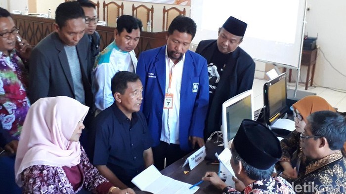 Daftar ke KPUD, Mahfudoh Siap Lanjutkan Program Kang Yoto