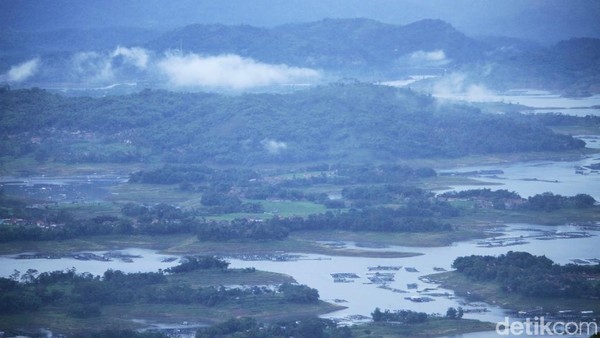 Potret Sungai Citarum dari Ketinggian