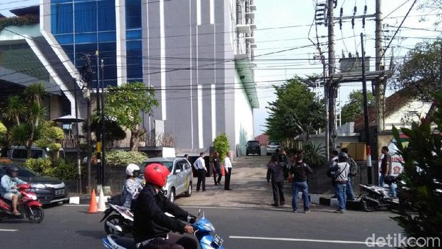 Lokasi tewasnya wanita dan balita karena jatuh dari lantai 4 hotel di Pati. 