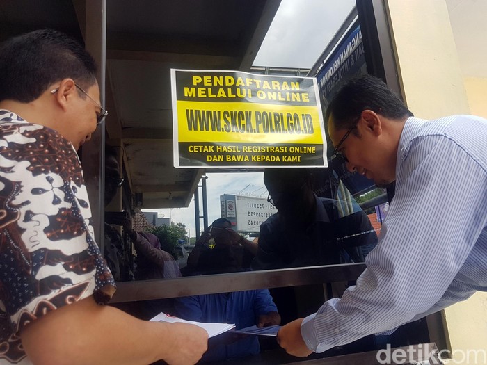 Lengkapi Syarat Pendaftaran, Achmad Fahmi Bikin SKCK