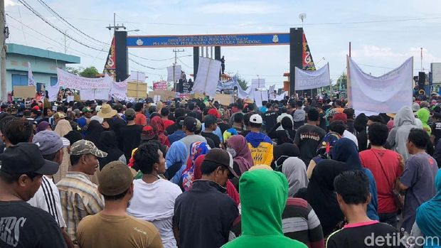Nelayan Lamongan tolak kebijakan cantrang/