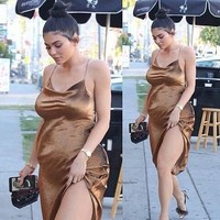 Perut Kylie diedit membuncit seperti wanita yang tengah hamil empat atau lima bulan. Foto: Instagram