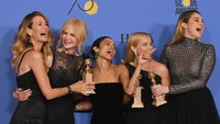 Para wanita tersebut tetap bahagia melihat kesuksesan rekan dan filmnya tersebut. Kevin Winter/Getty Images/.